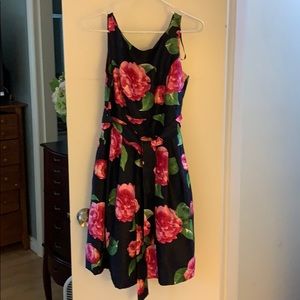 Beautiful size 8 cocktail dress! Never worn